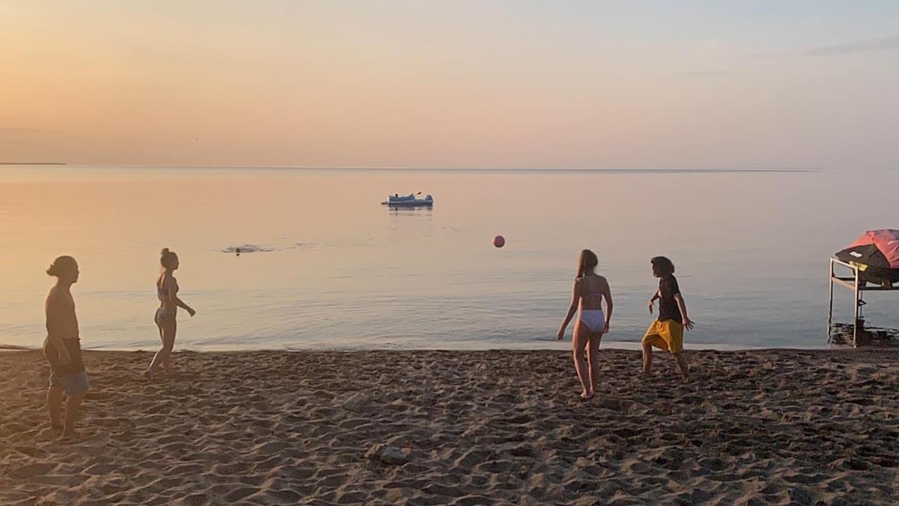 Desbiens Maison Sur Le Lac מראה חיצוני תמונה